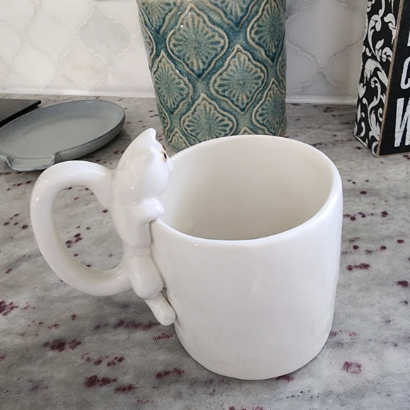 Vintage 1977 Fitz & Floyd "Catnap" Mug 3D Cat Handle & Fish White 3" High - Picture 2 of 5